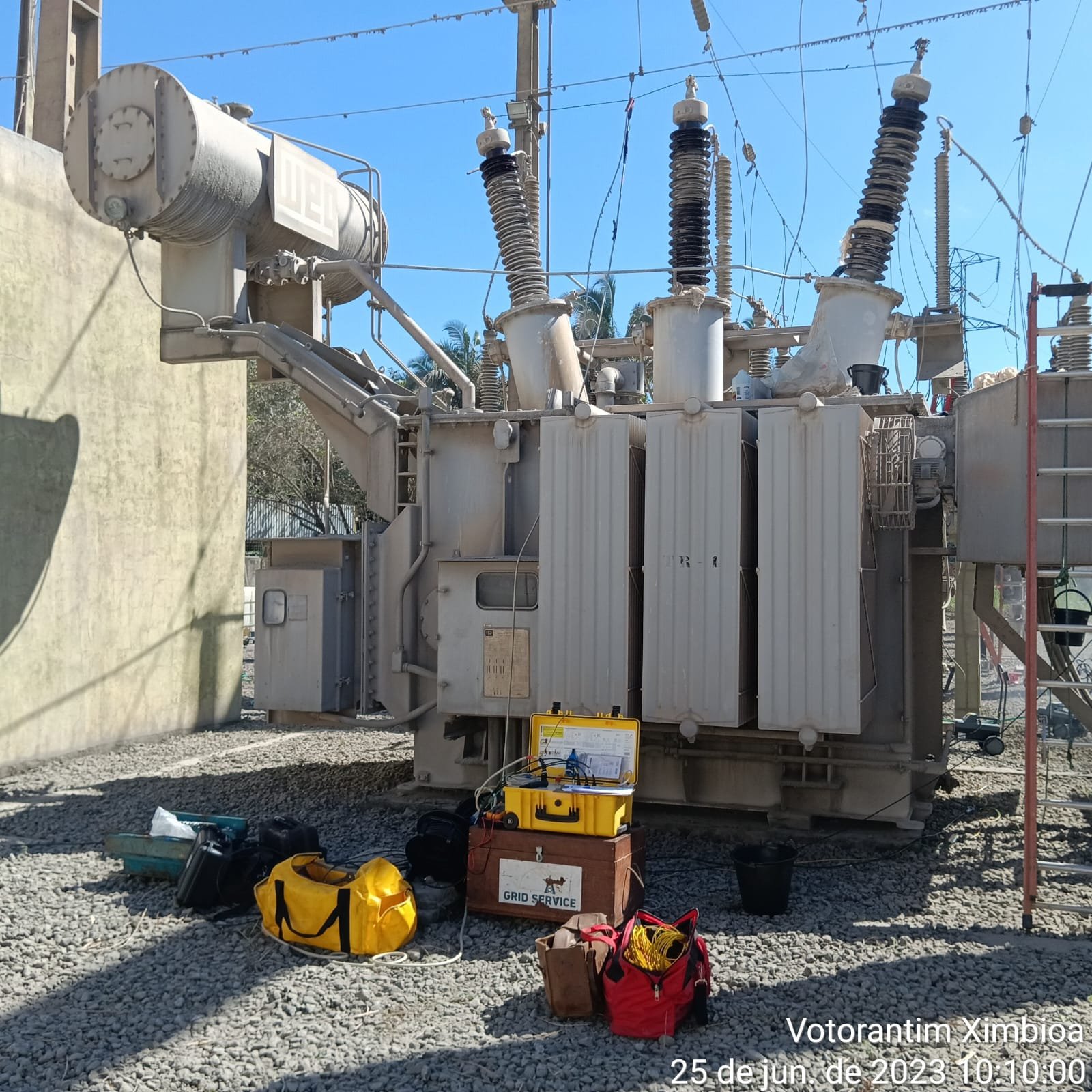 Transformador 138 kV — buchas de alta tensão